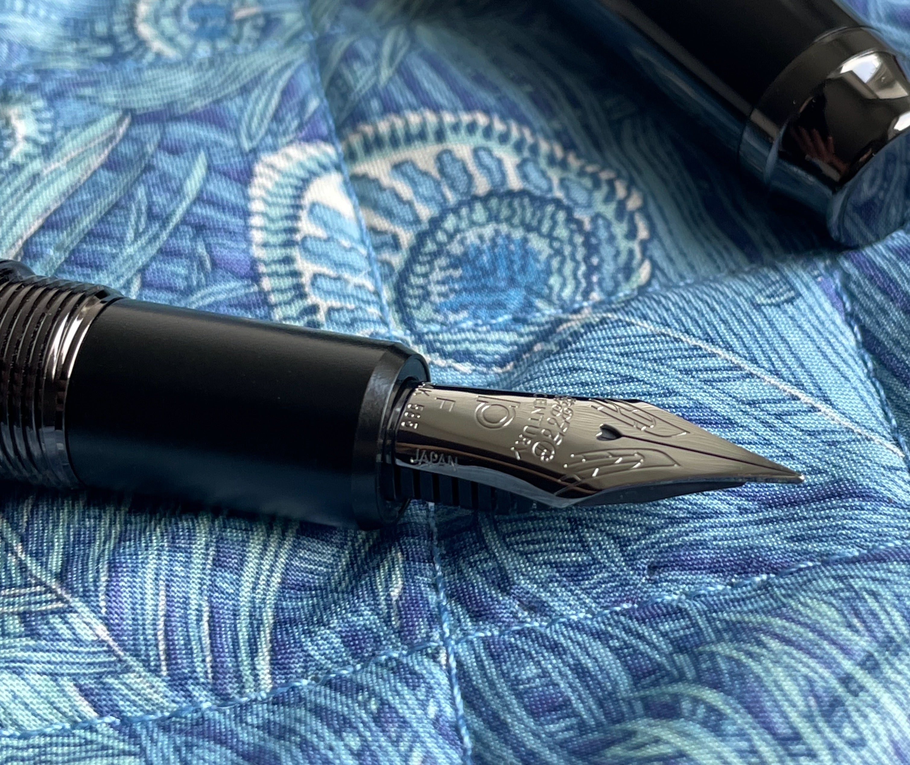 Floating Like A Feather with Platinum's new FLAF Nib