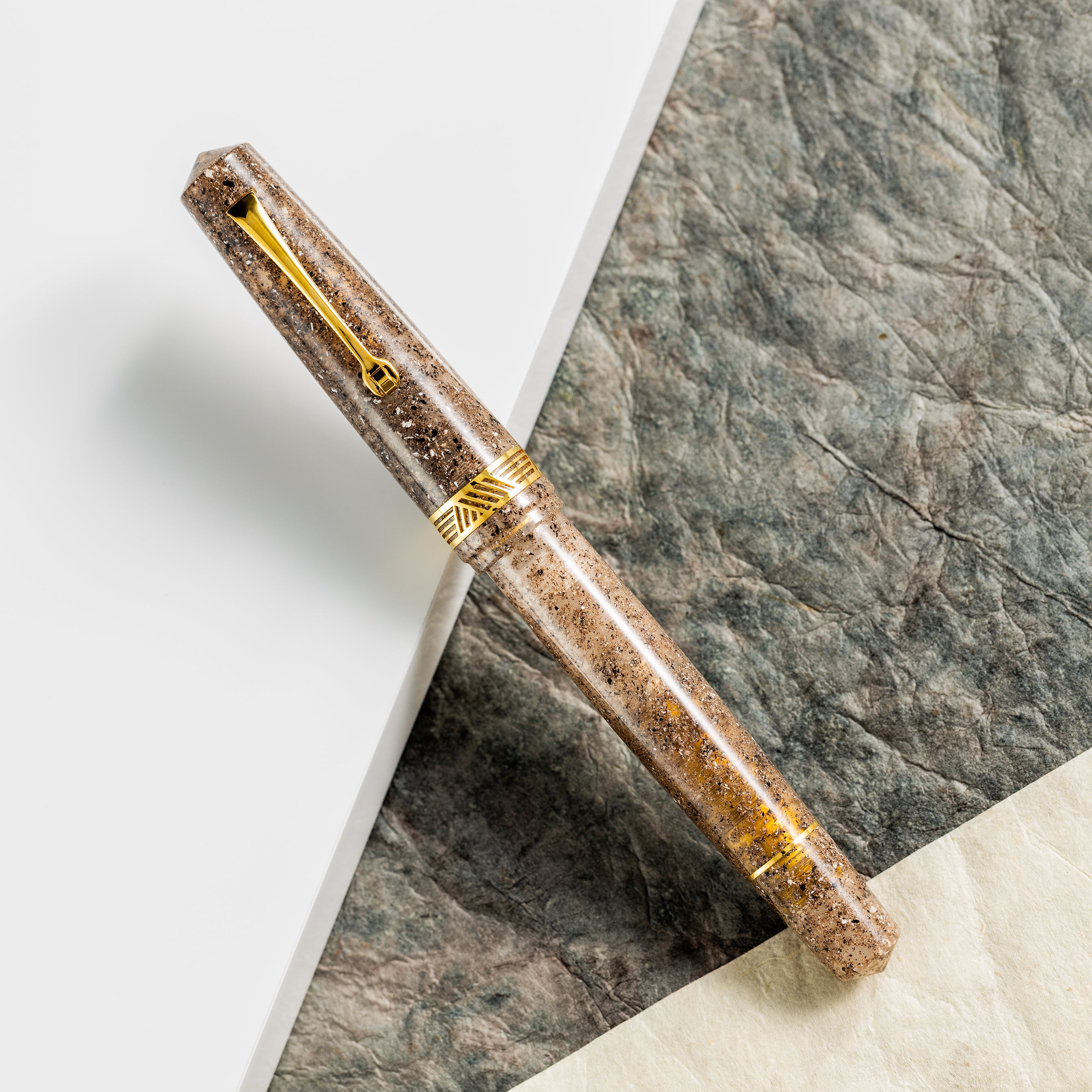 Leonardo Momento Magico Fountain Pen - Sea Sand - Gold Trim - Pen Boutique Ltd