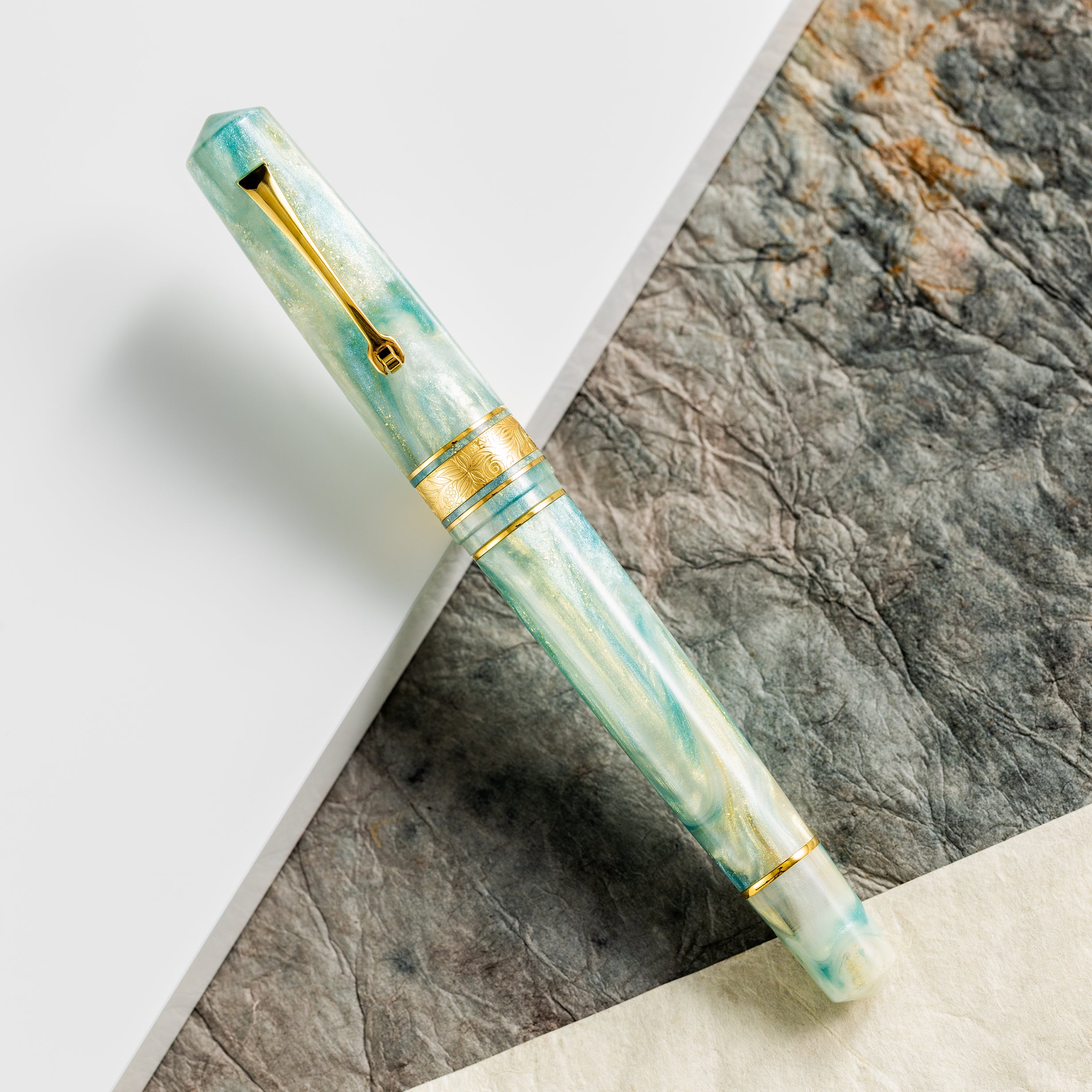 Leonardo Momento Zero Grande 2.0 Fountain Pen - The Power of Flower - Ortensia - Gold Trim (Limited Edition) - Pen Boutique Ltd