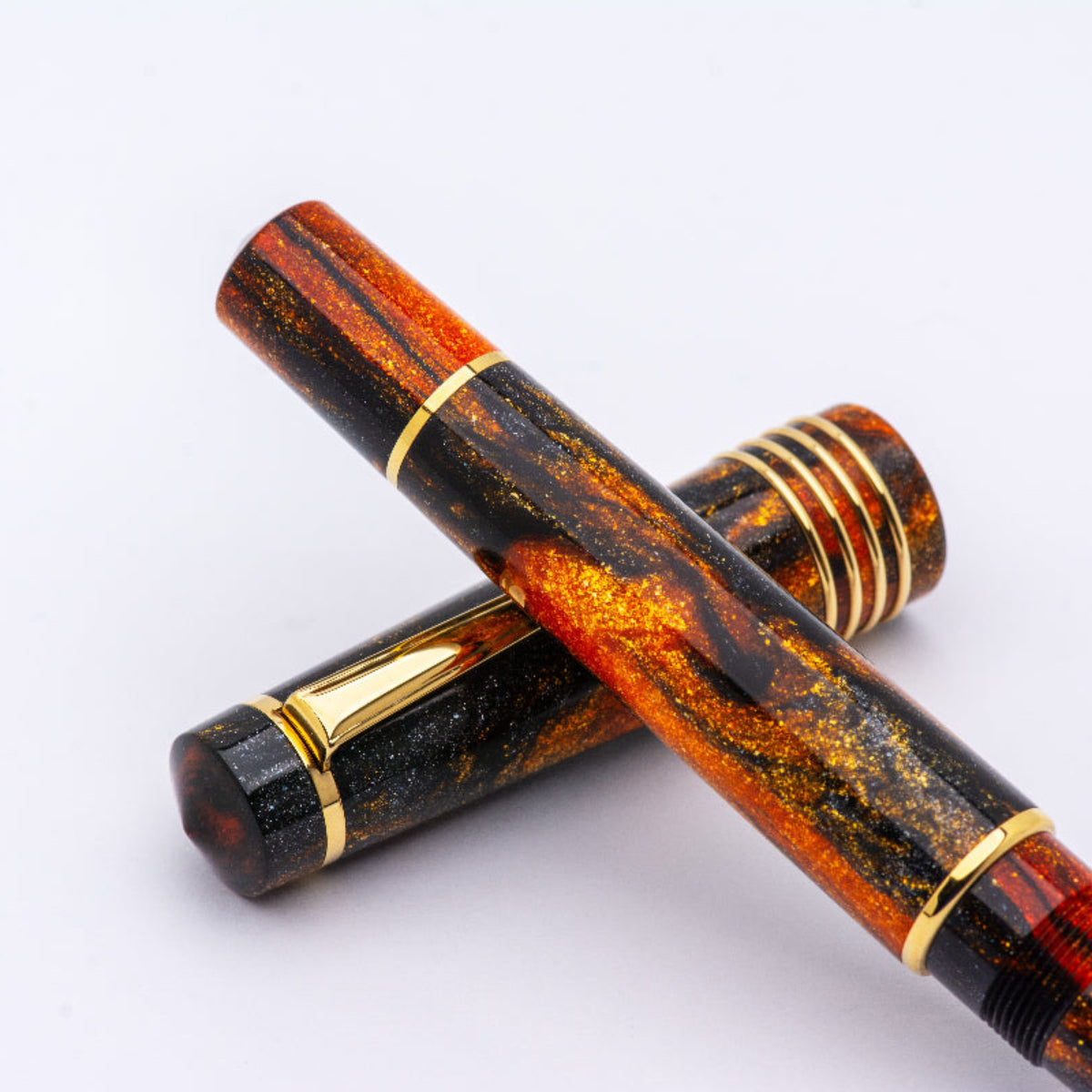Delta DV Original Fountain Pen - Gold-Plated Stainless Steel Nib - Glow Up Oro (Mid Size)