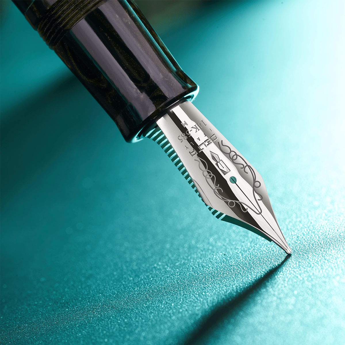 Delta Limited Edition Fountain Pen - Royal Green (Mid - Size - Plus) ( Limited ) - Pen Boutique Ltd