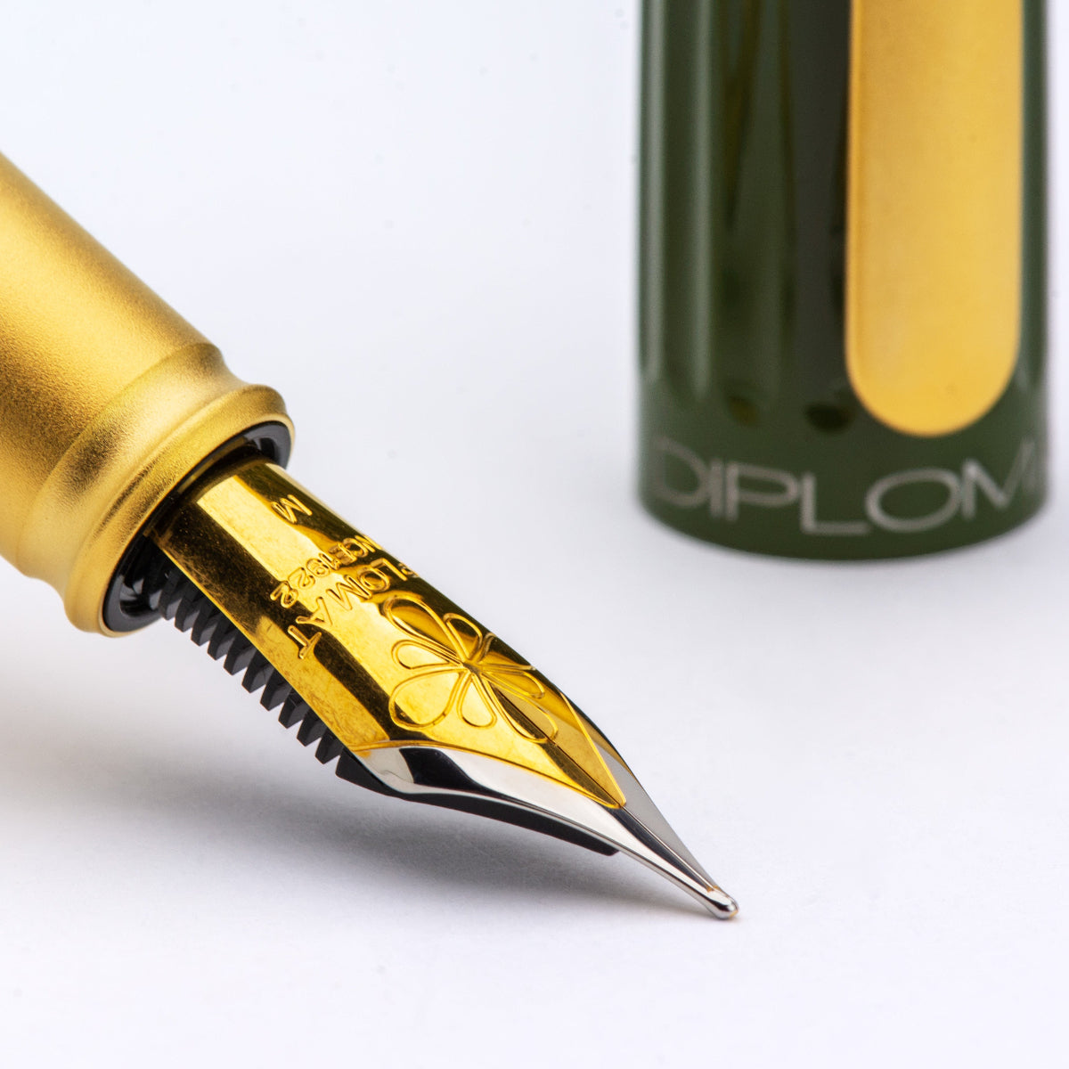 Diplomat Aero Fountain Pen - Olive Drab (Pen Boutique Exclusive)-Pen Boutique Ltd