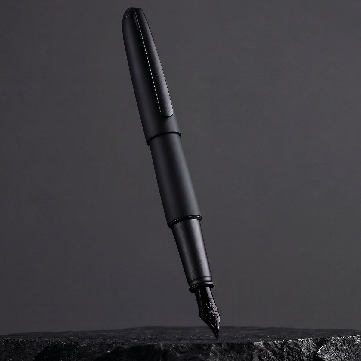 Diplomat Aero Fountain Pen - Pure Black (Limited Edition)-Pen Boutique Ltd