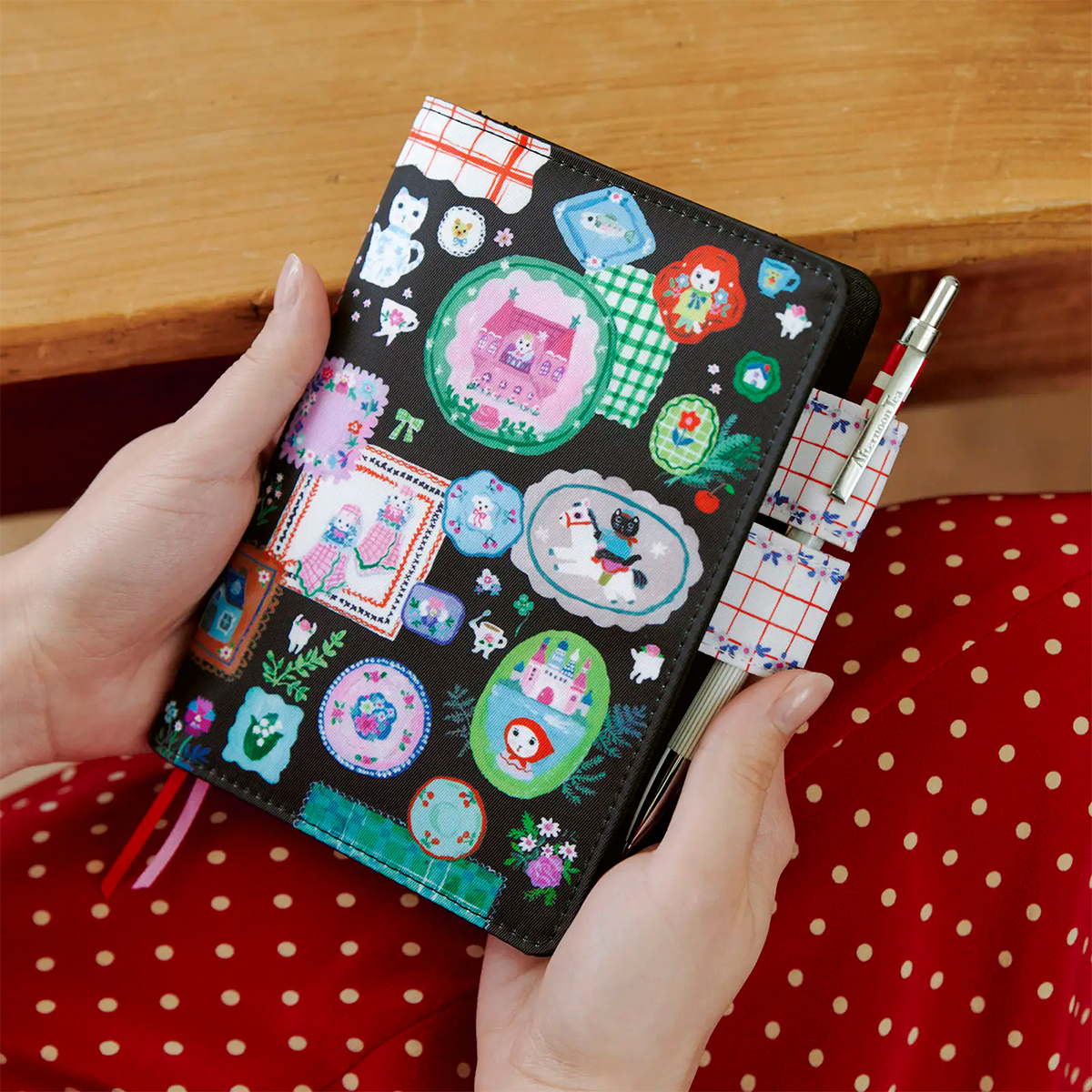 Hobonichi English Book & Cover - Yumi Kitagishi: White Cat's Table Decorations - A6 (January Start)-Pen Boutique Ltd