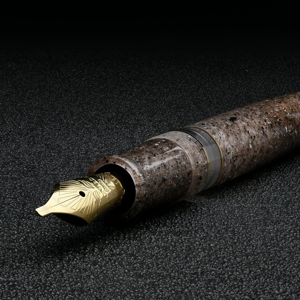 Leonardo Momento Magico Fountain Pen - Sea Sand - Gold Trim - Pen Boutique Ltd