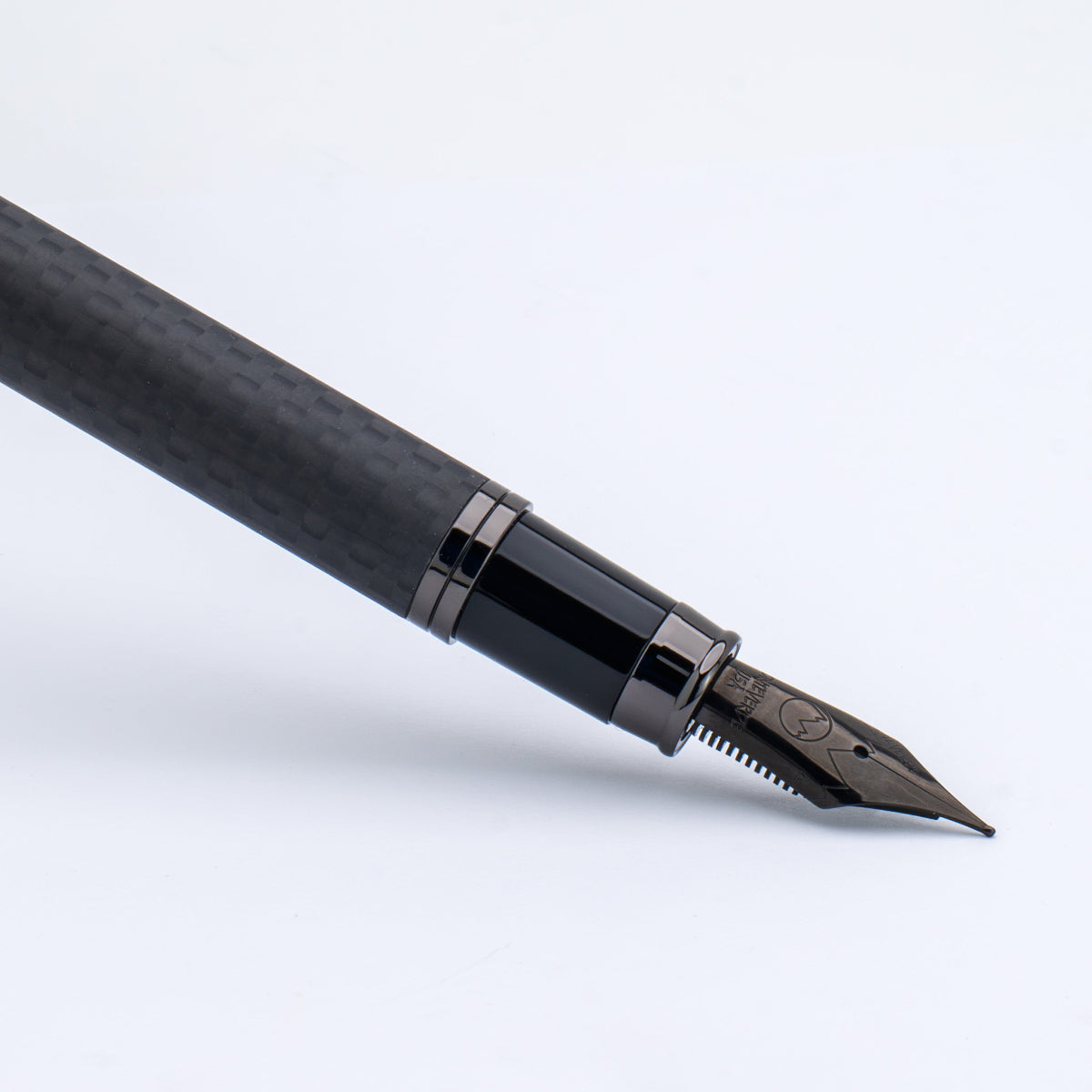 Monteverde Innova Fountain Pen - Matte Carbon Fiber - Gunmetal Trim-Pen Boutique Ltd