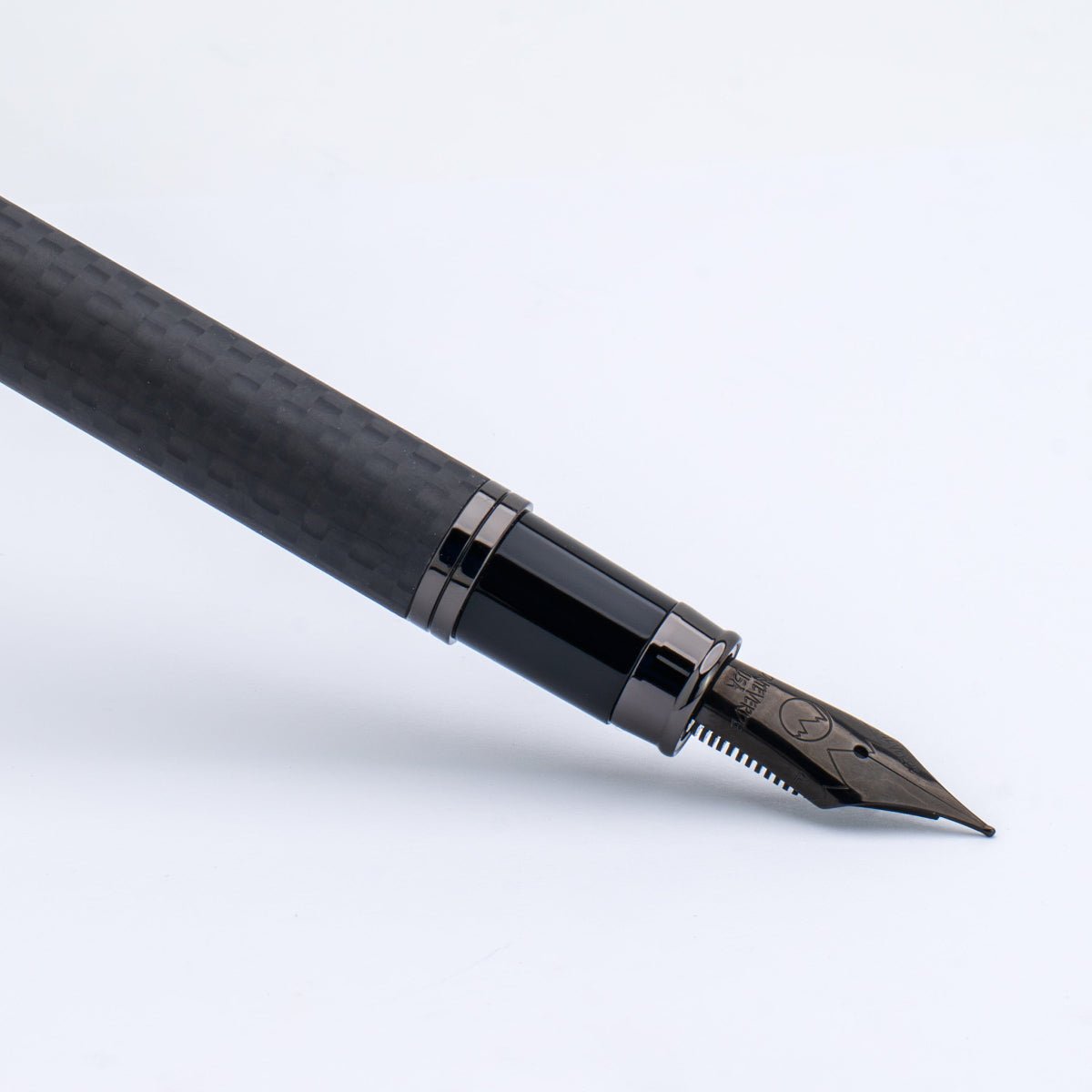 Monteverde Innova Fountain Pen - Matte Carbon Fiber - Gunmetal Trim - Pen Boutique Ltd