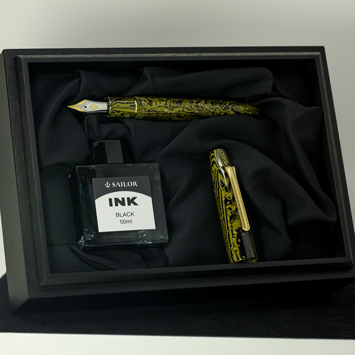 Sailor 1911 Fountain Pen - King of Pen - Mouko - Naginata Togi Nib - 21k Gold-Pen Boutique Ltd