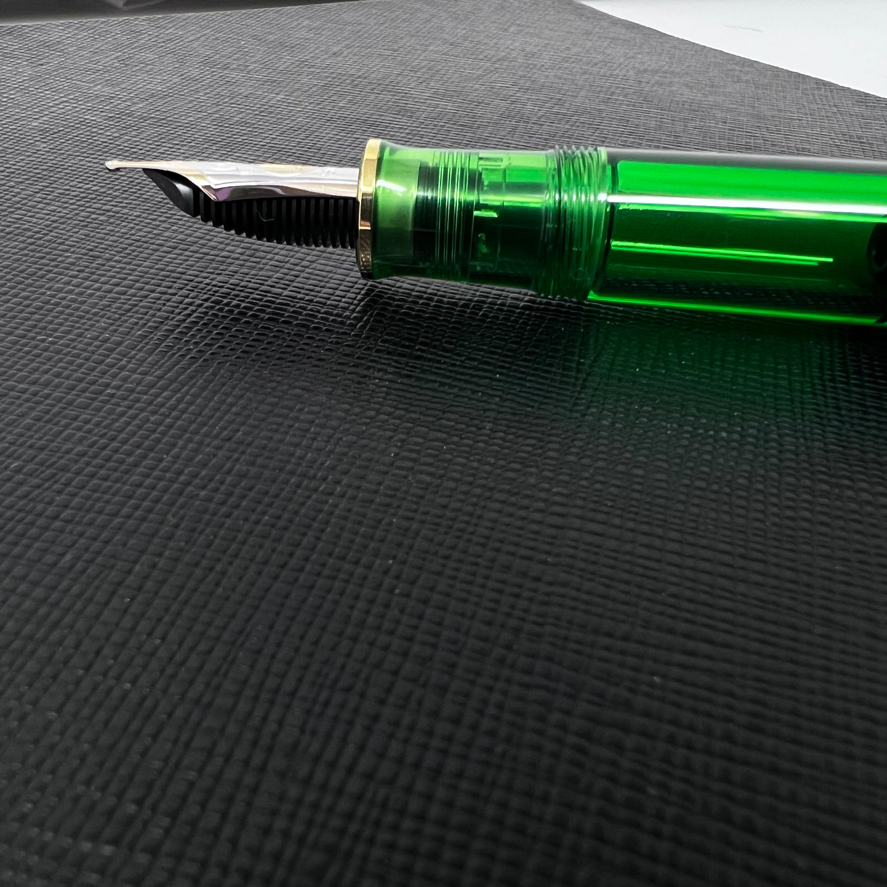 Pelikan Souveran M800 Fountain Pen - Green Demonstrator (Special Edition)-Pen Boutique Ltd