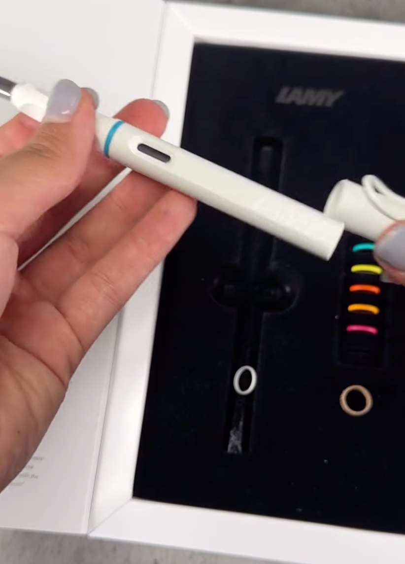 Lamy Safari Fountain Pen - All White Glossy (Special Edition) + FREE Multi Ring-Pen Boutique Ltd