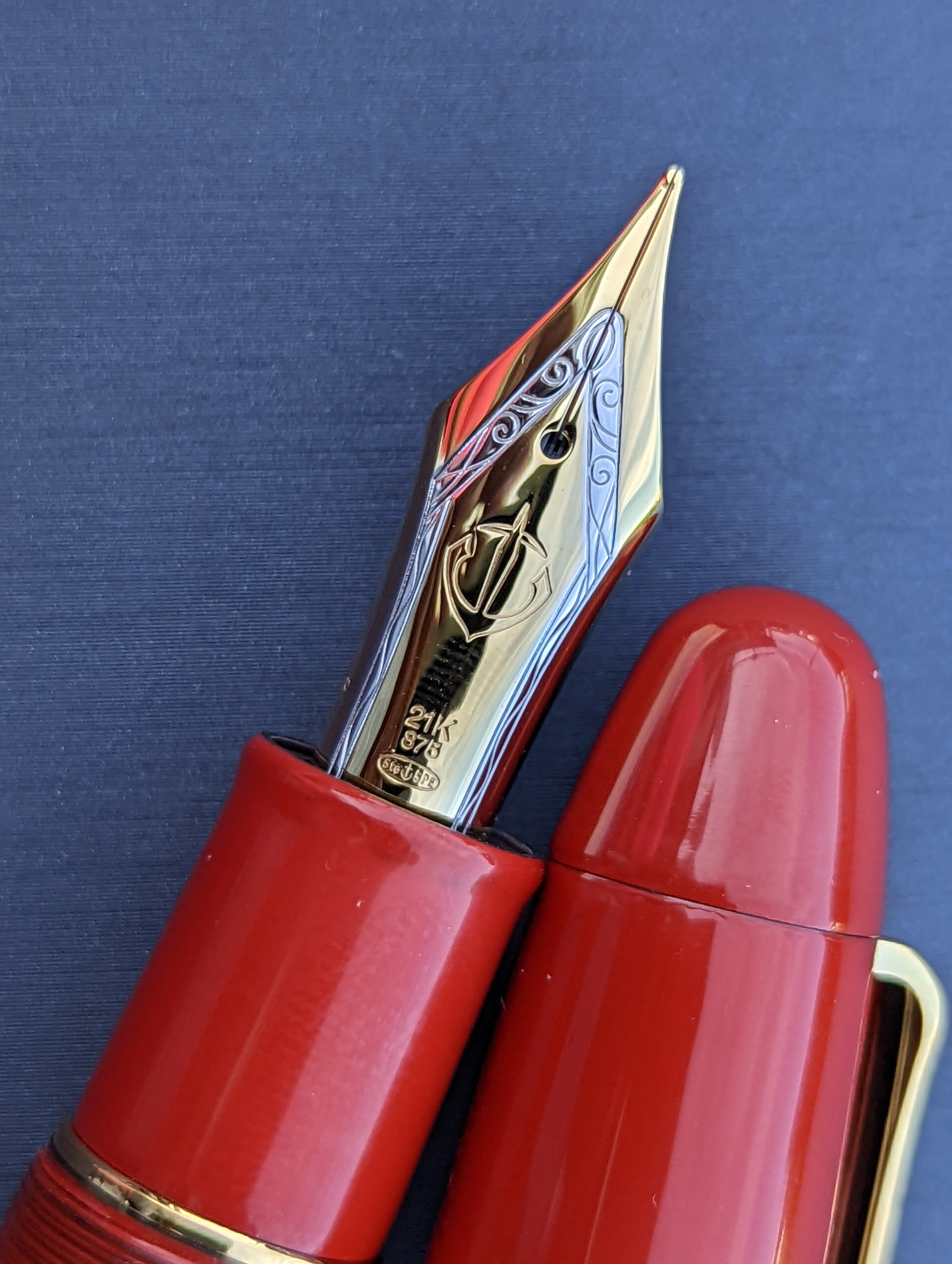 Sailor Fountain Pen - King of Pens - Urushi 'Kaga' Cherry Red (Bespoke Dealer Exclusive)-Pen Boutique Ltd