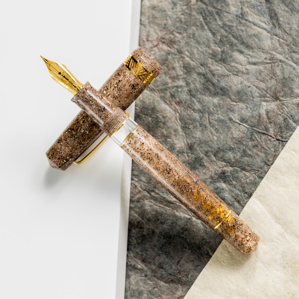 Leonardo Momento Magico Fountain Pen - Sea Sand - Gold Trim - Pen Boutique Ltd