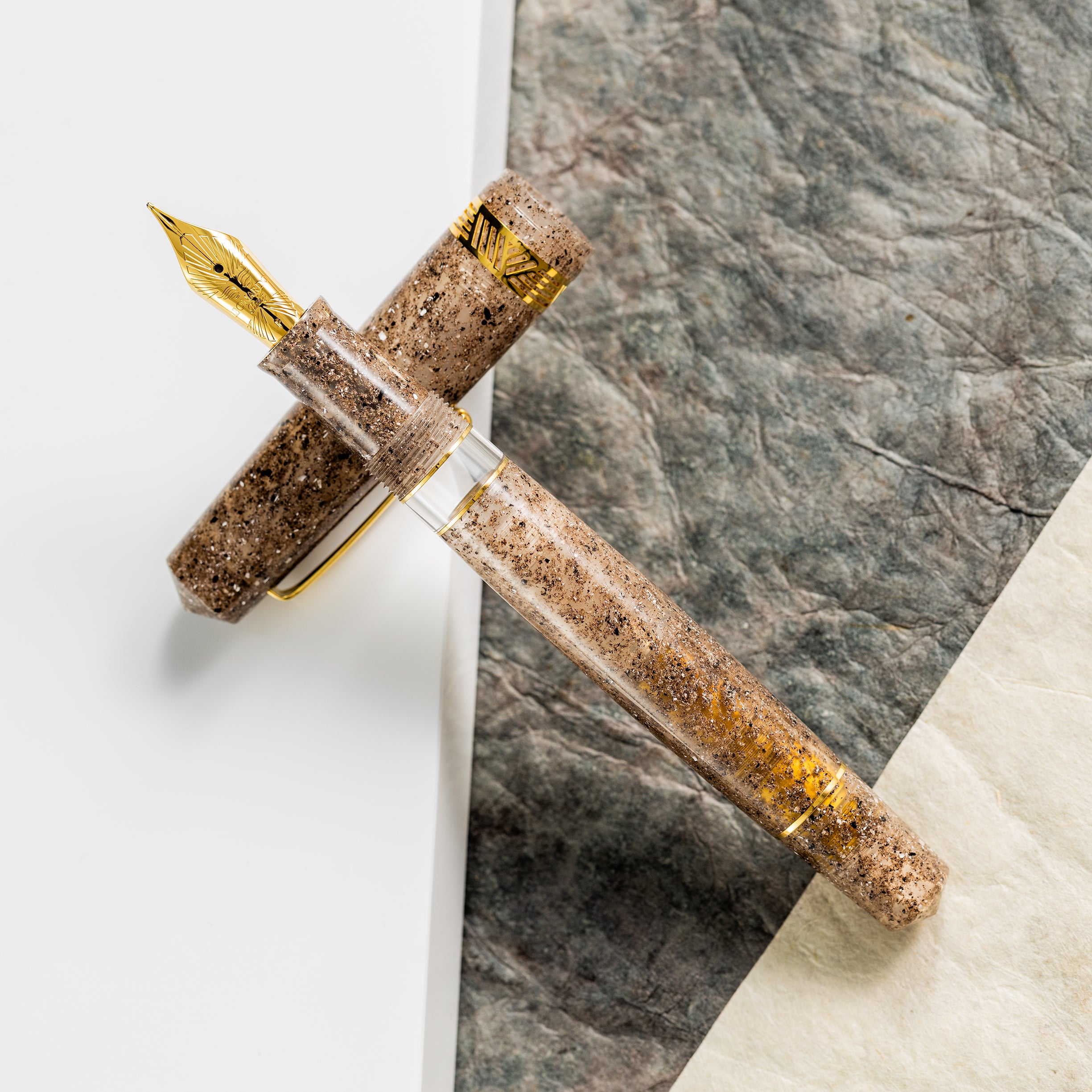 Leonardo Momento Magico Fountain Pen - Sea Sand - Gold Trim - Pen Boutique Ltd