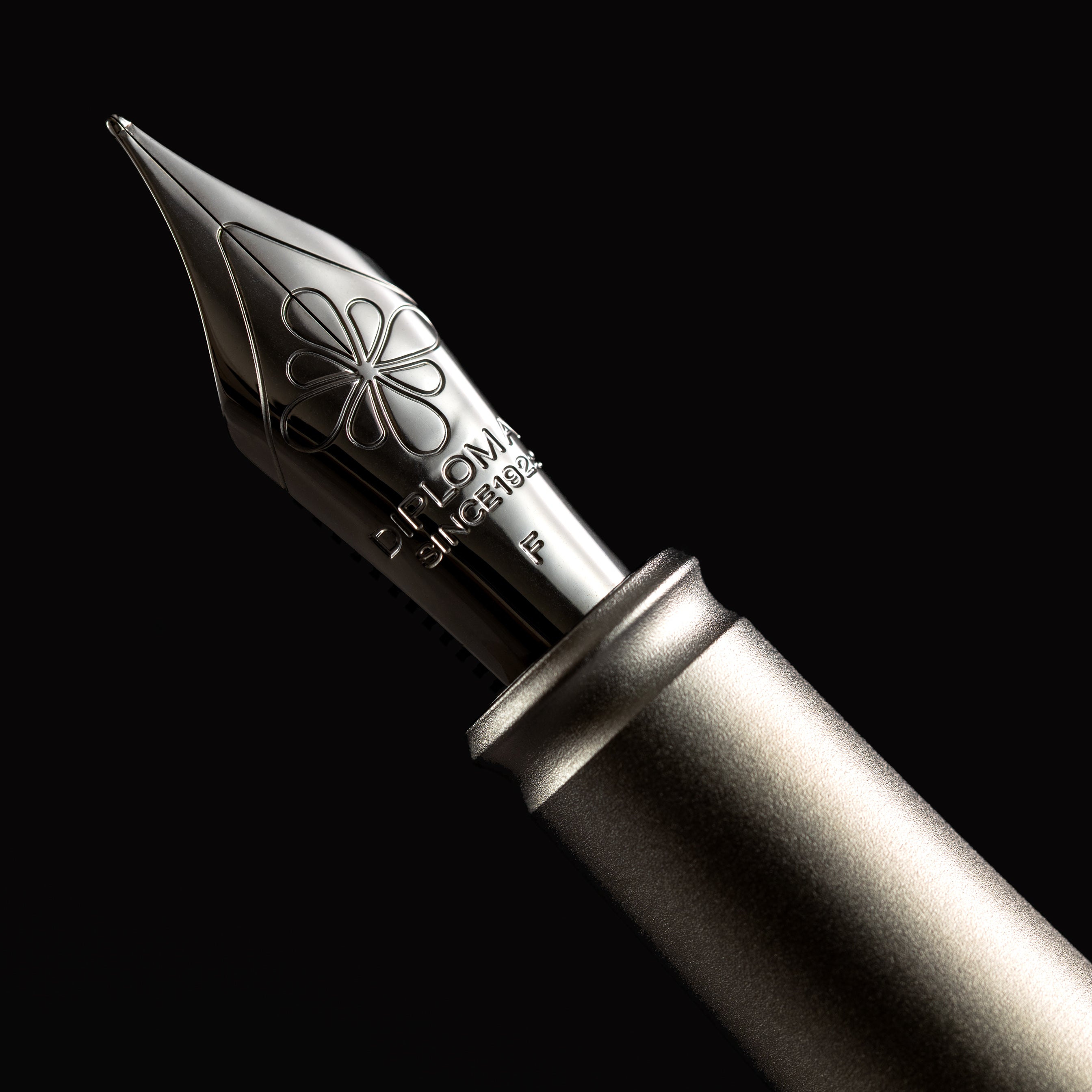 Diplomat Aero Fountain Pen - Pure Black (Limited Edition) - Pen Boutique Ltd