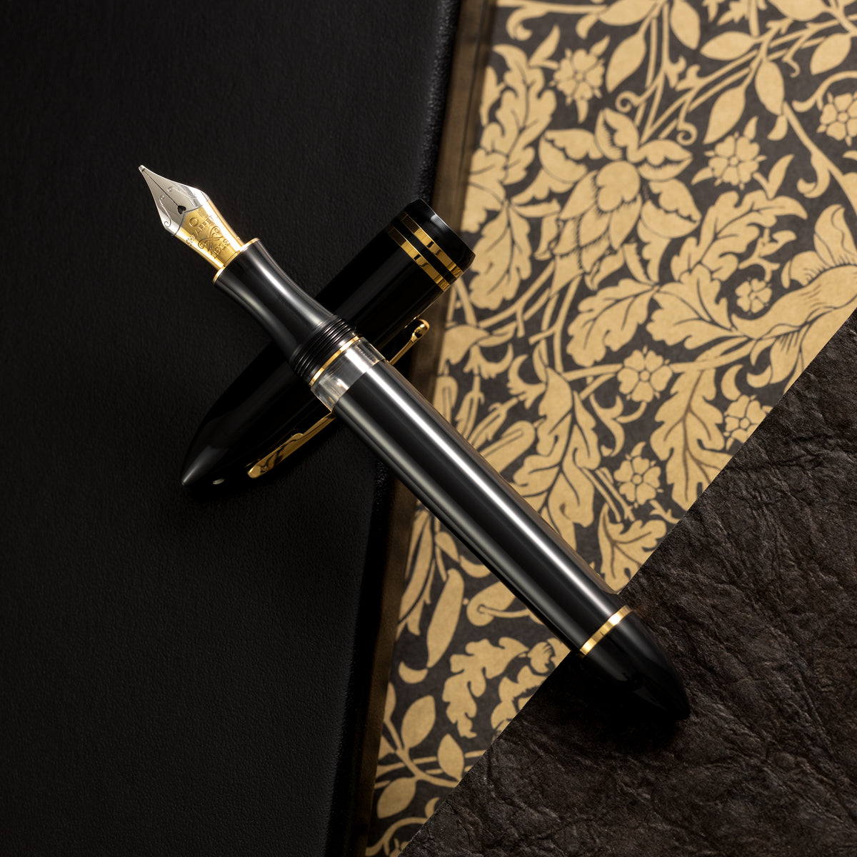 Sheaffer Balance III E893 Fountain Pen - Glossy Black - Gold Trim - Pen Boutique Ltd