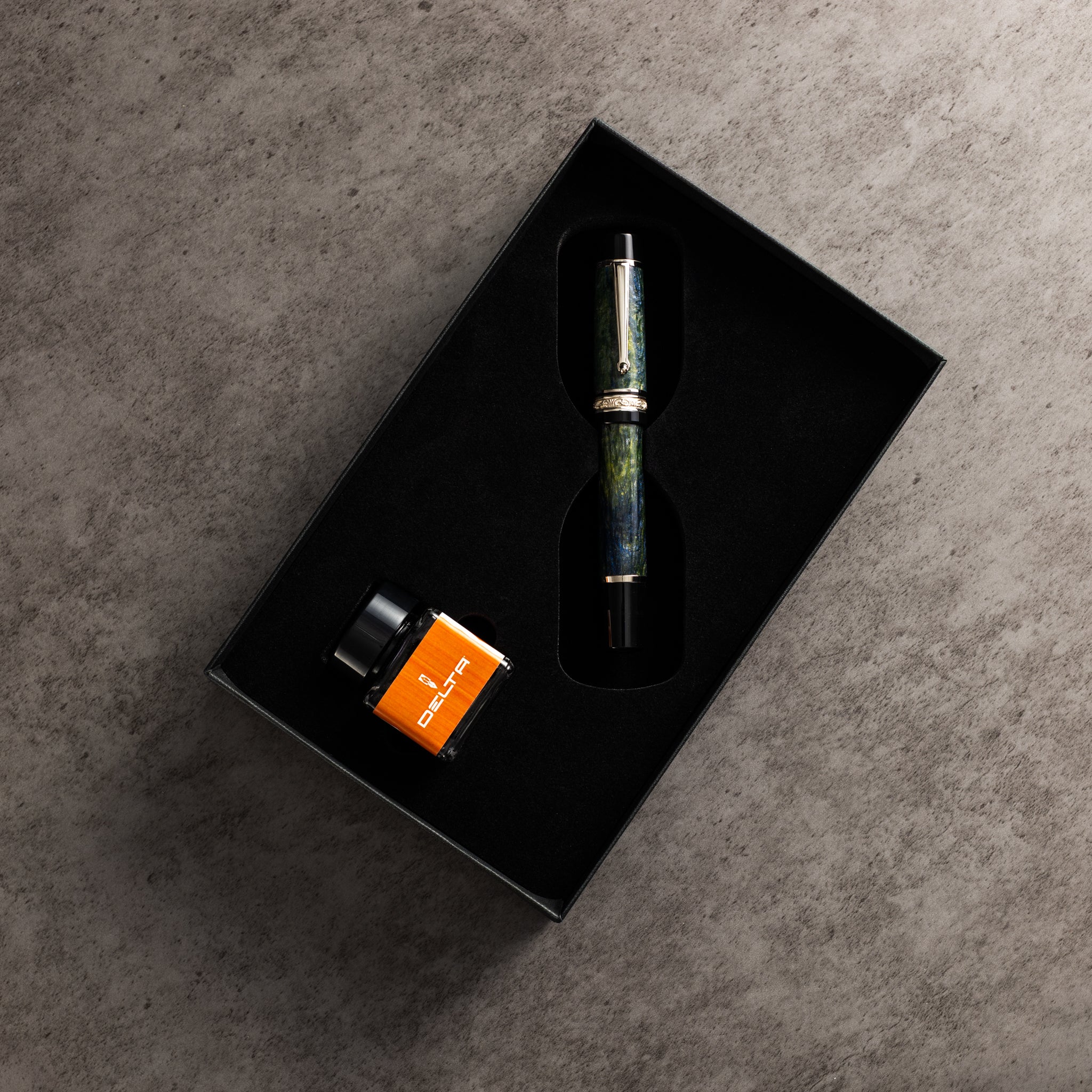 Pen Boutique x Delta Limited Edition Fountain Pen - DV Original - Verde Serpente - Pen Boutique Ltd