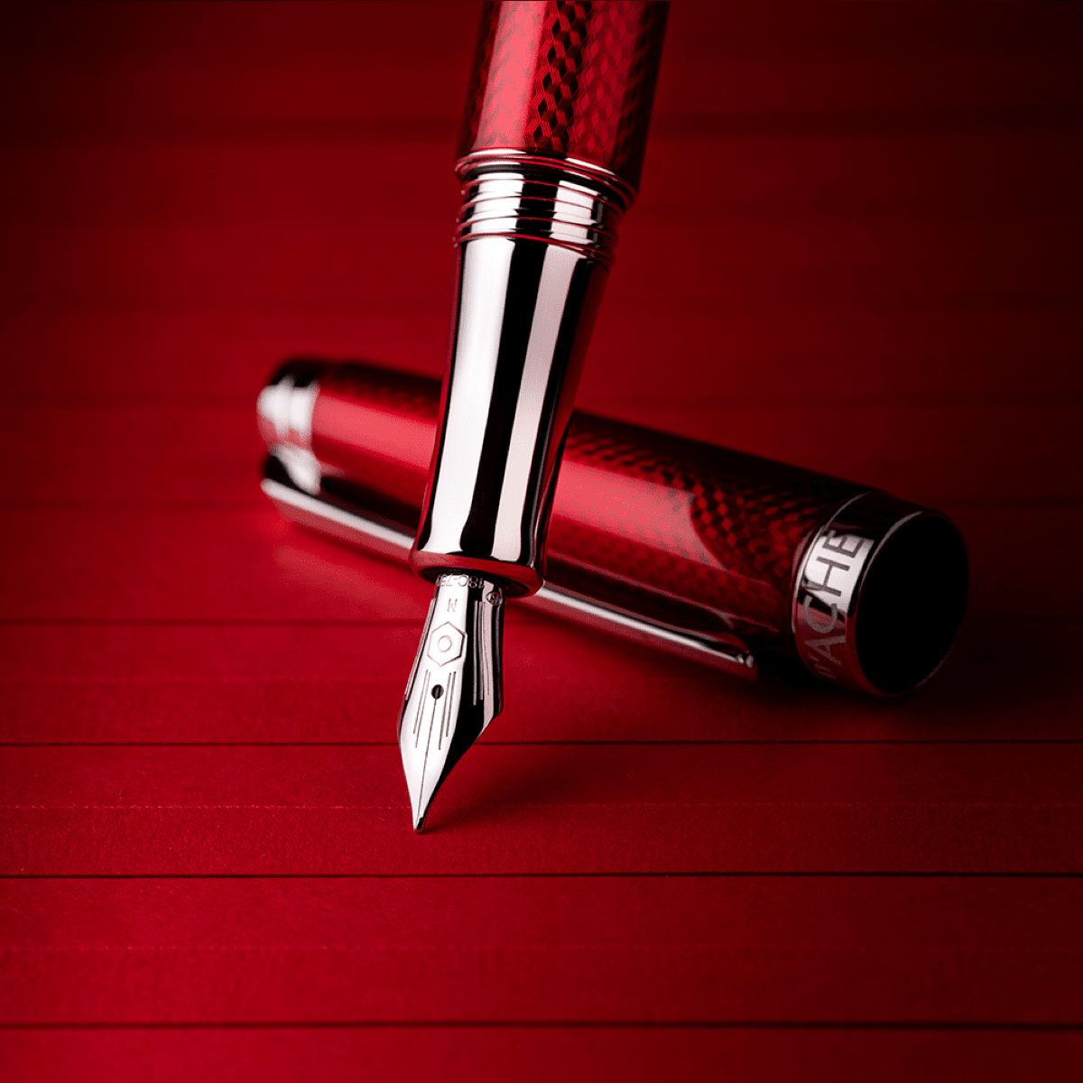 Stylo Roller Caran d'Ache - Léman Slim Rouge Carmin | Élégance Suisse Stylo Roller Caran d'Ache - Léman Slim Rouge Carmin | Élégance Suisse