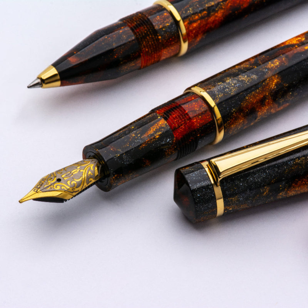 Delta DV Original Fountain Pen - Gold-Plated Stainless Steel Nib - Glow Up Oro (Mid Size)