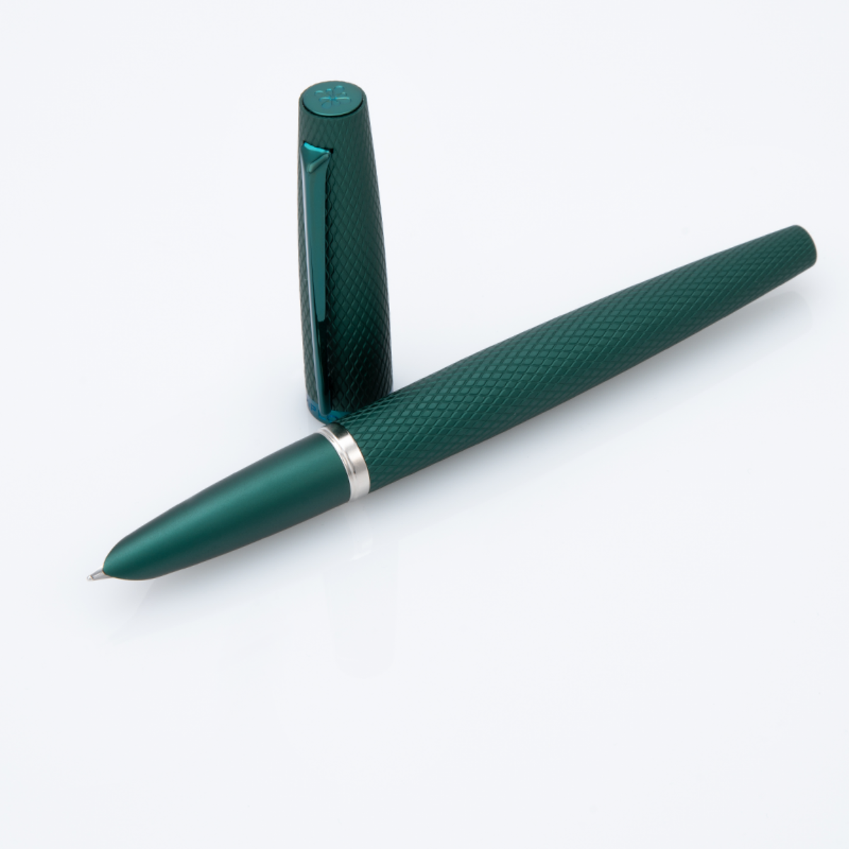 Diplomat Viper Fountain Pen - Green Quilloche-Pen Boutique Ltd