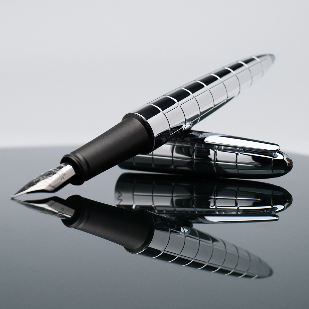 Diplomat Aero Fountain Pen - Rhomb-Pen Boutique Ltd