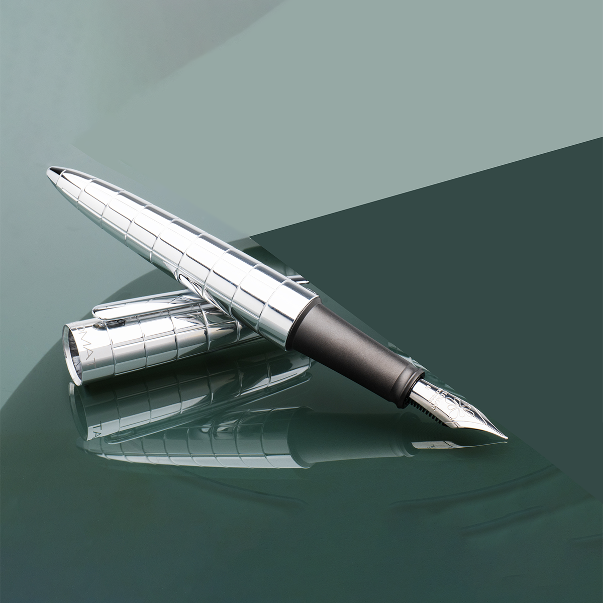 Diplomat Aero Fountain Pen - Rhomb-Pen Boutique Ltd