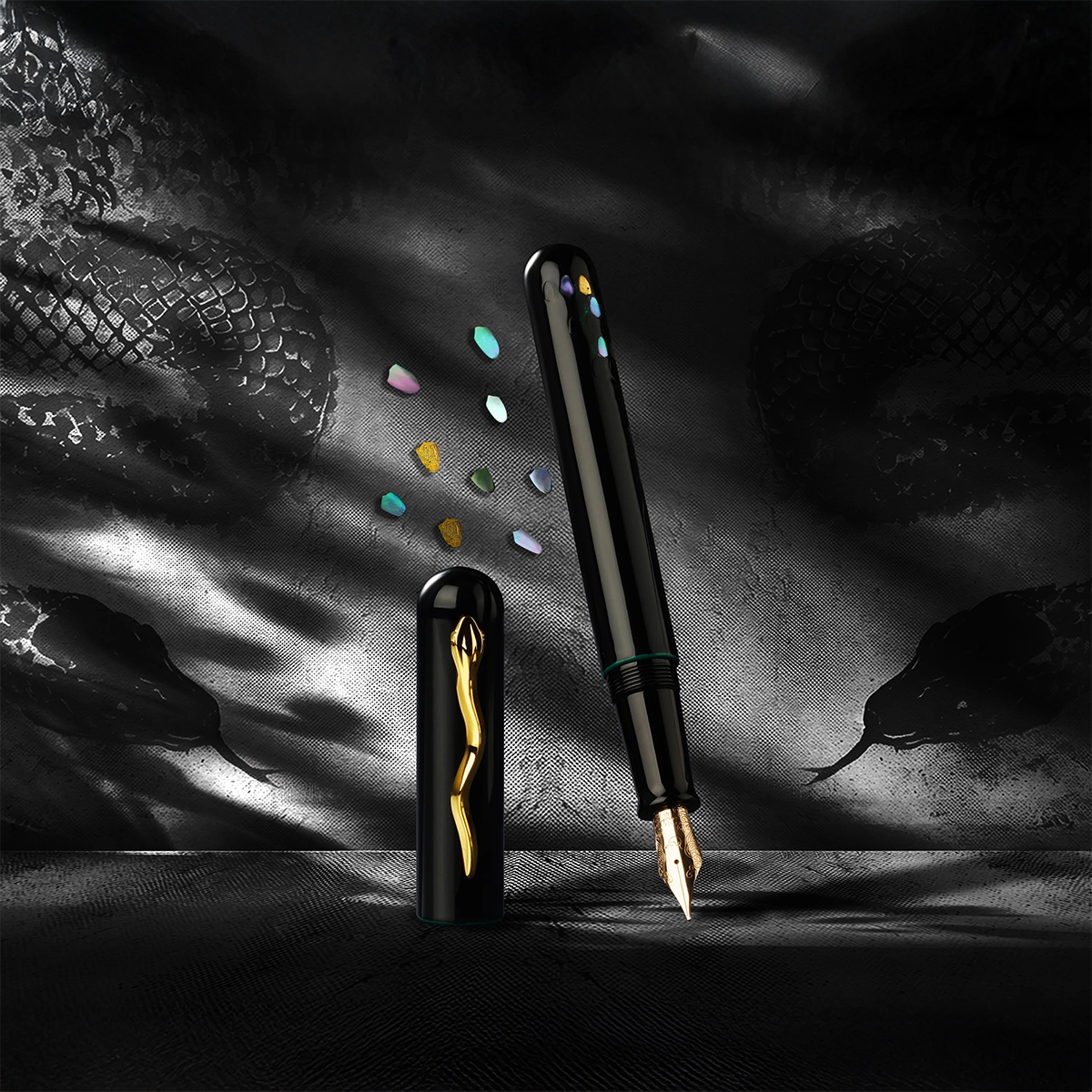 IKKAKU by Nahvalur 蟒 - Year of the Snake Urushi Fountain Pen – 14K Gold Nib-Pen Boutique Ltd