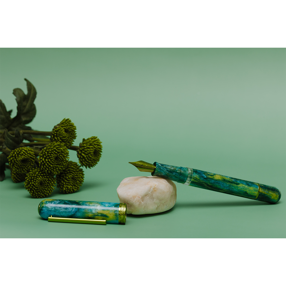 Nahvalur Voyage Fountain Pen - The Spring Nahvalur