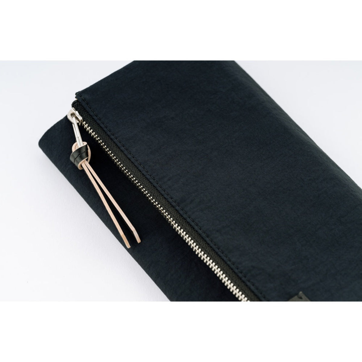 Hobonichi 2027  Tri-Fold Cover - Tragen: Black - Tall & Slim