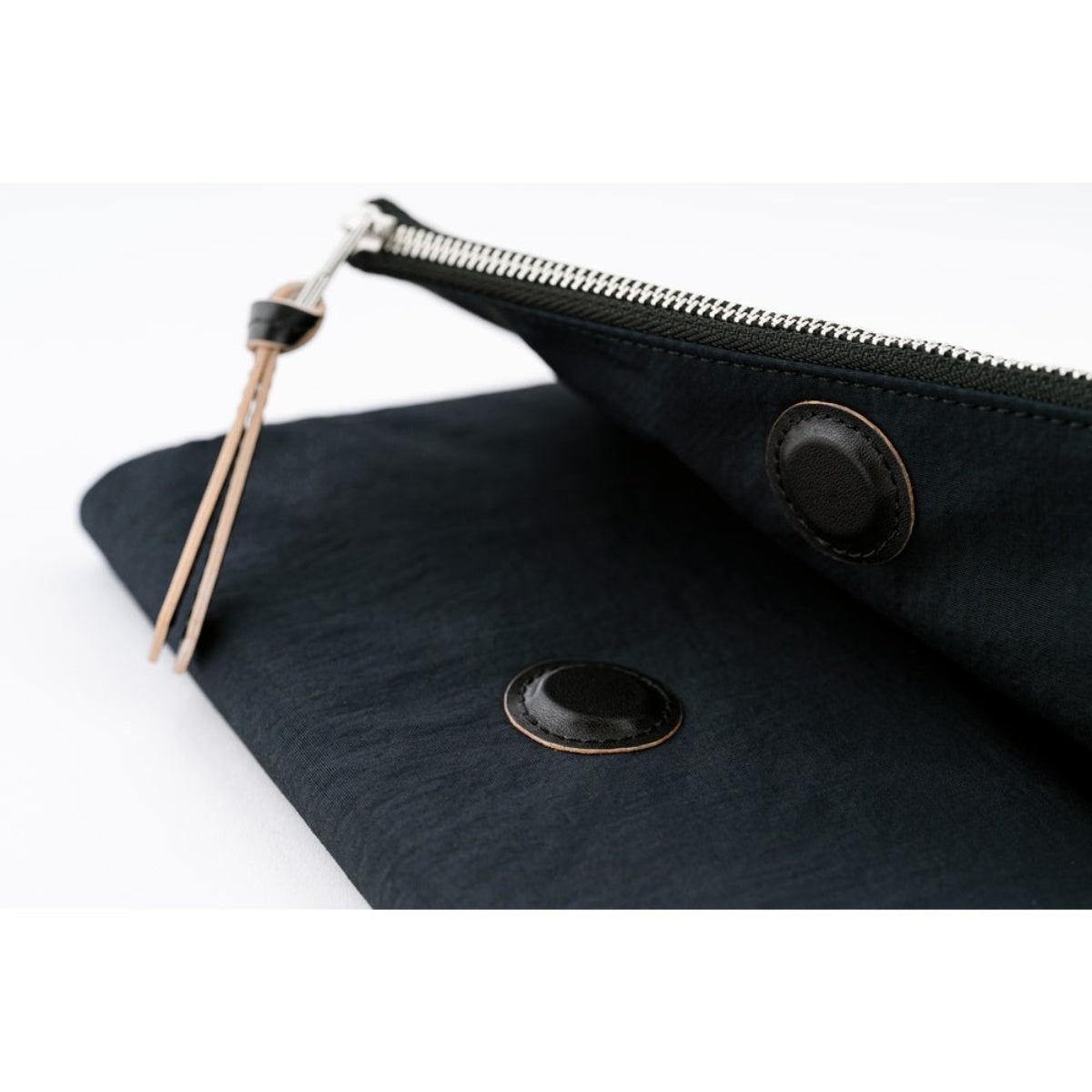 Hobonichi 2027  Tri-Fold Cover - Tragen: Black - Tall & Slim