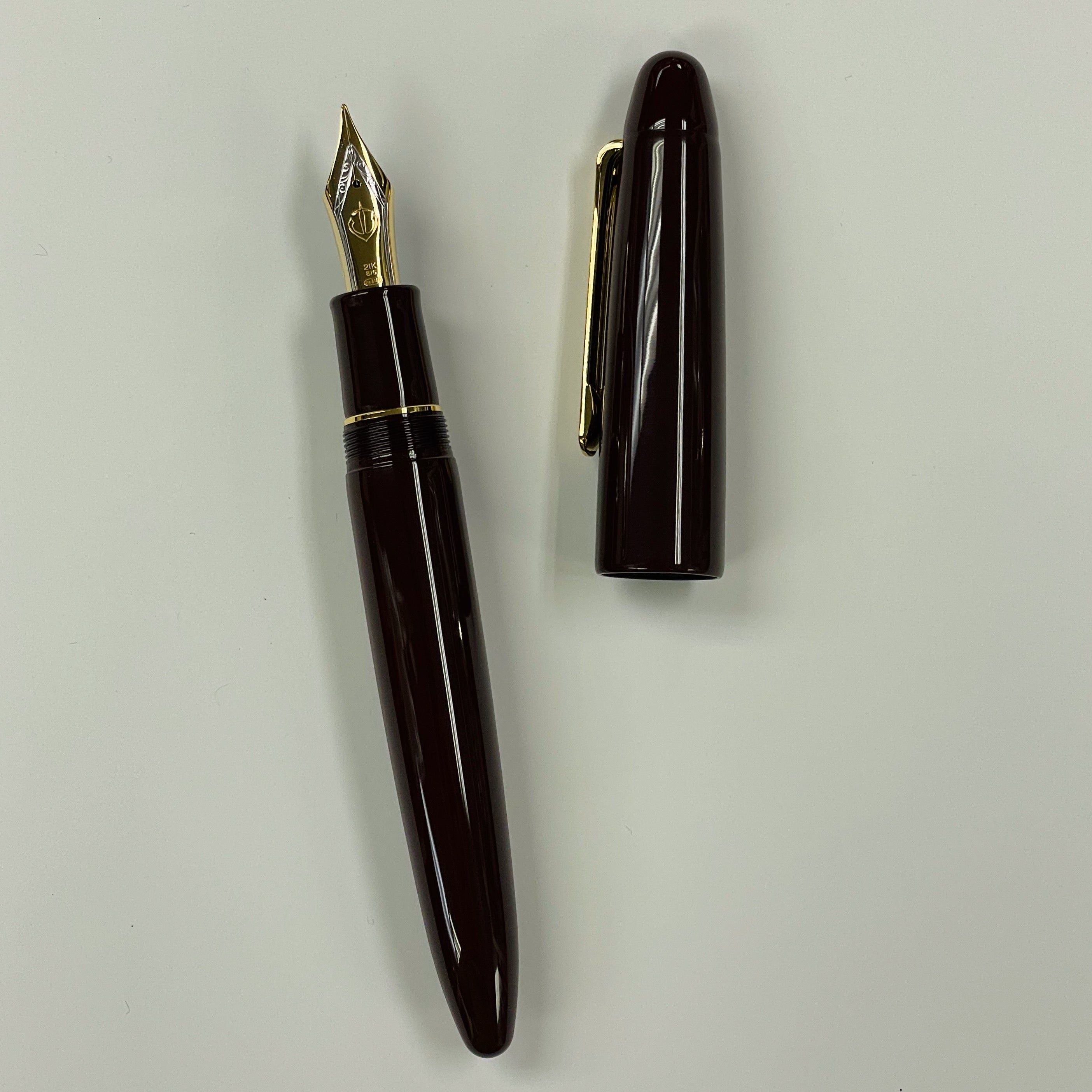 Sailor Fountain Pen - King of Pens - Urushi 'Kaga' Maroon (Bespoke Dealer Exclusive)-Pen Boutique Ltd